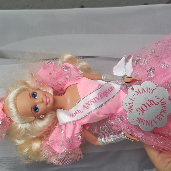 Special Edition 30th anniversary Walmart barbie - Picture 5 of 7